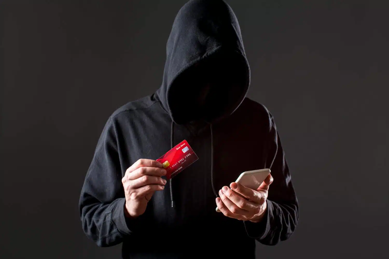 Defensa contra fraudes online y asesoría legal en derecho digital